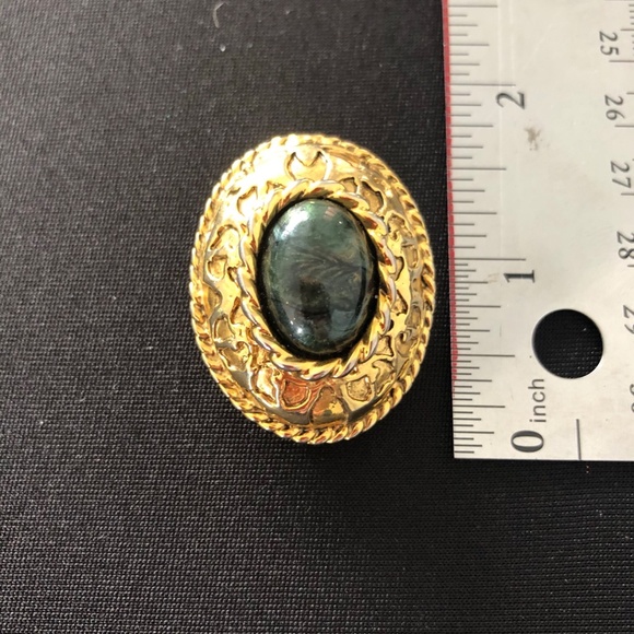 Vintage clip -on earrings - Picture 3 of 4